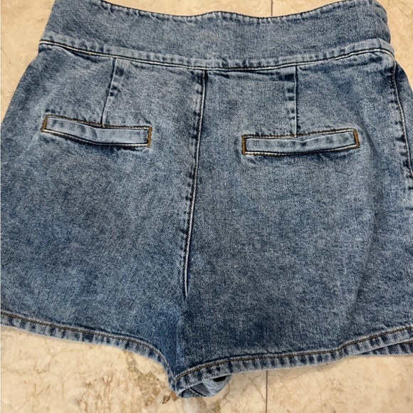 Iro shorts - Picture 2 of 3